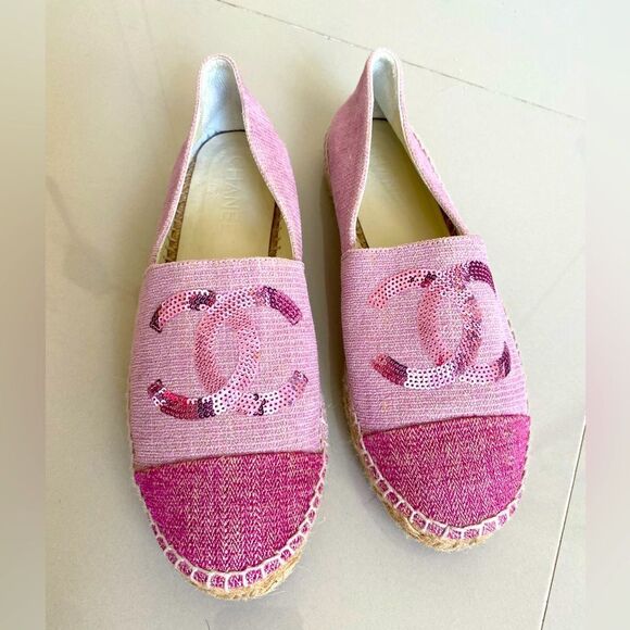 CHANEL Shoes - 100% Authentic CHANEL Pink 2016 Interlocking CC Logo Espadrilles EU 39